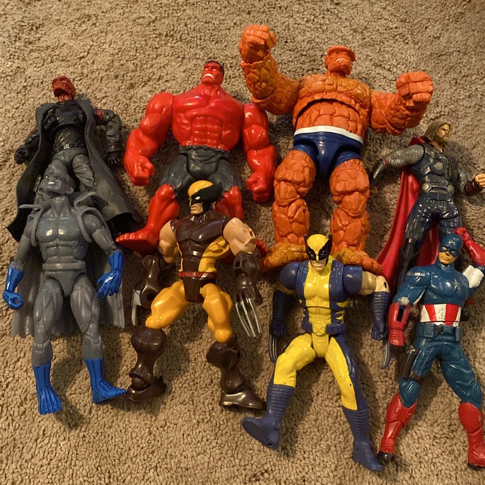 Avenger set of toy figures